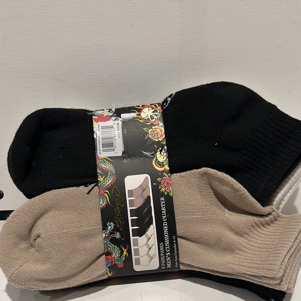 NWT Ed Hardy Men’s (8) Pairs Cushioned Quarter Socks. Fits size 6-12